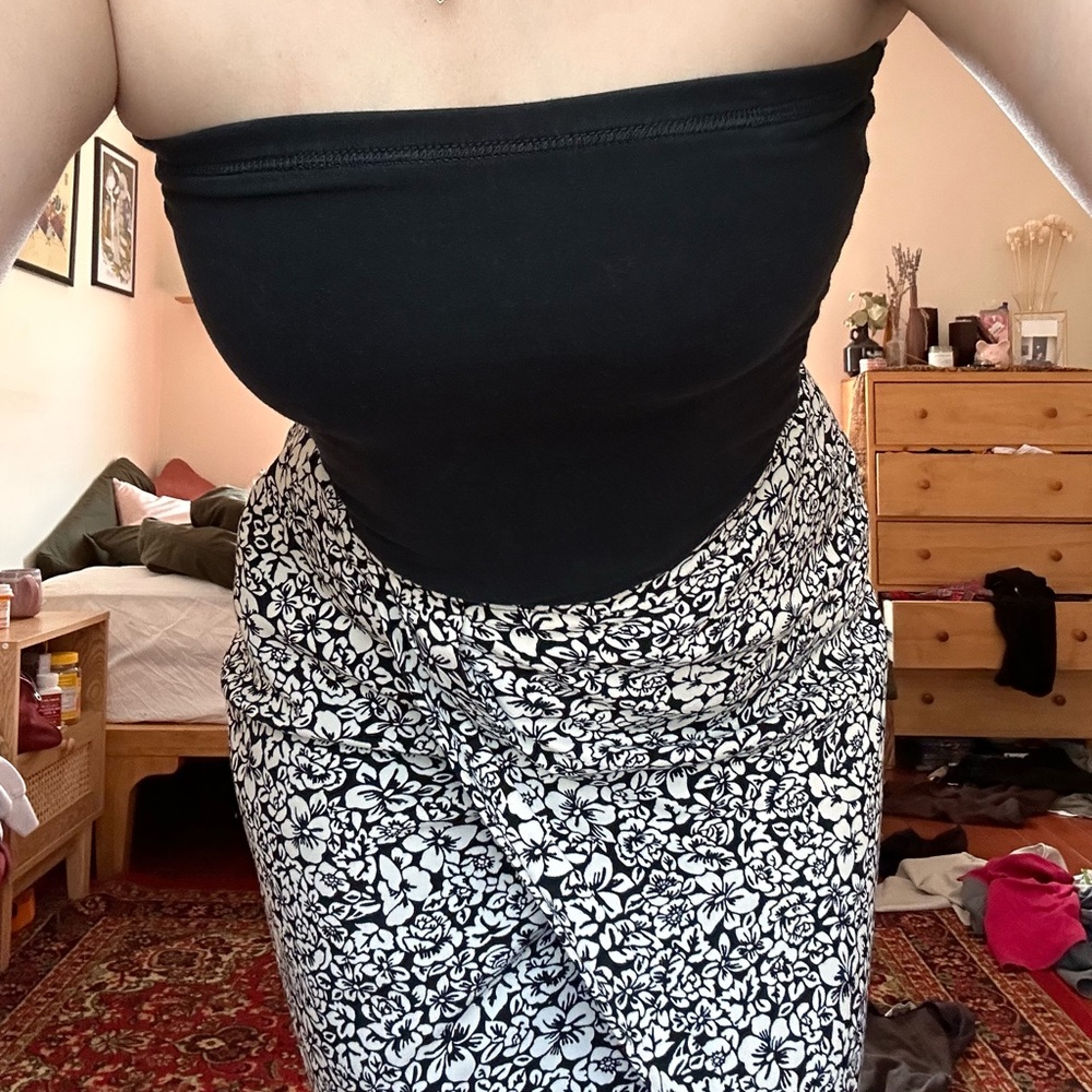 Vintage Liz Claiborne floral wrap skirt! - Picture 2 of 3